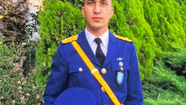 Eskişehirli şehidin ailesine acı haber ulaştı
Kargo uçağının düşmesi sonucu Hava Uçak Bakım Üsteğmen Emre Mercan şehit oldu