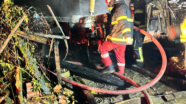 Bartın'da yıldırım isabet eden 2 araç kullanılamaz hale geldi