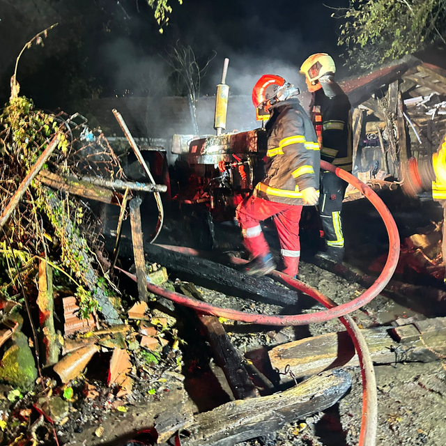 Bartın'da yıldırım isabet eden 2 araç kullanılamaz hale geldi
