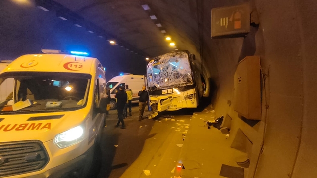 Osmaniye'de otobüs ile tır çarpıştı: 5 yaralı