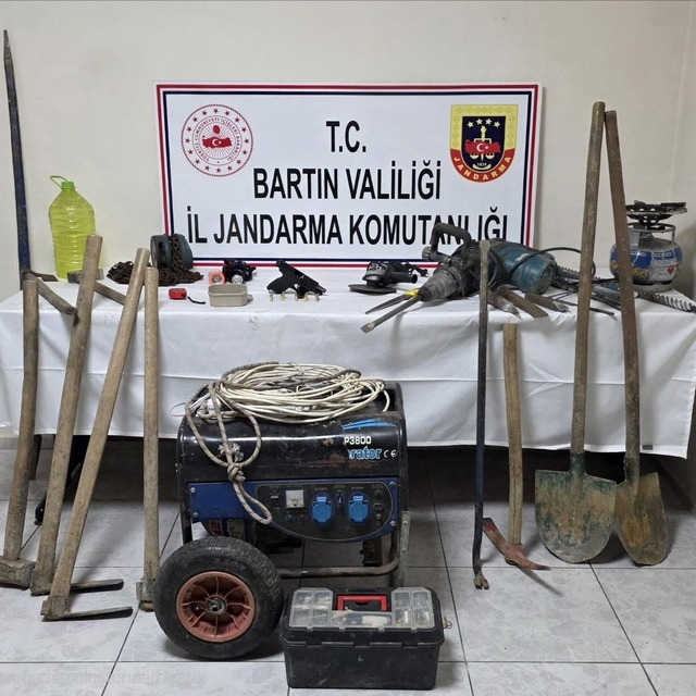 Define avcılarına suçüstü: 2 gözaltı