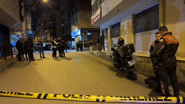 İzmir'de silahlı saldırıya uğrayan 1 kişi öldü, 3 kişi yaralandı