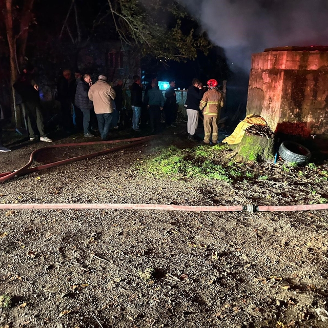 Bartın'da yıldırım düştü: 2 araç yandı