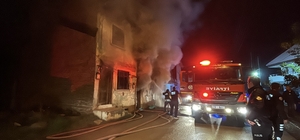 Bolu'da 2 katlı ahşap evde sobadan kaynaklı yangın çıktı: 1 yaralı