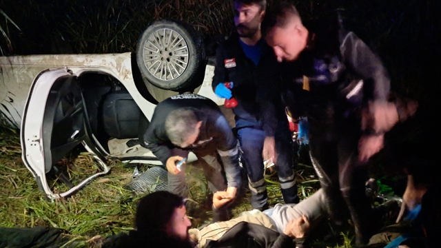 Kaçak göçmen taşıyan otomobil Asi Nehri'ne uçtu: 9 yaralı