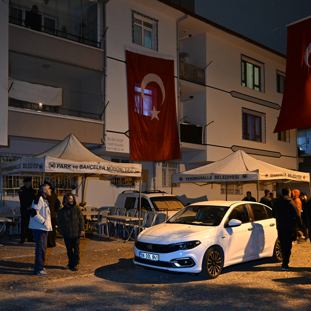 Hava Pilot Üsteğmen Cüneyt Kandemir'in şehadet haberi Ankara'daki ailesine...