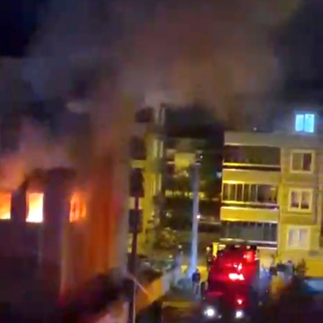 Kütahya'da apartman dairesinde yangın: 5 kişi kurtarıldı