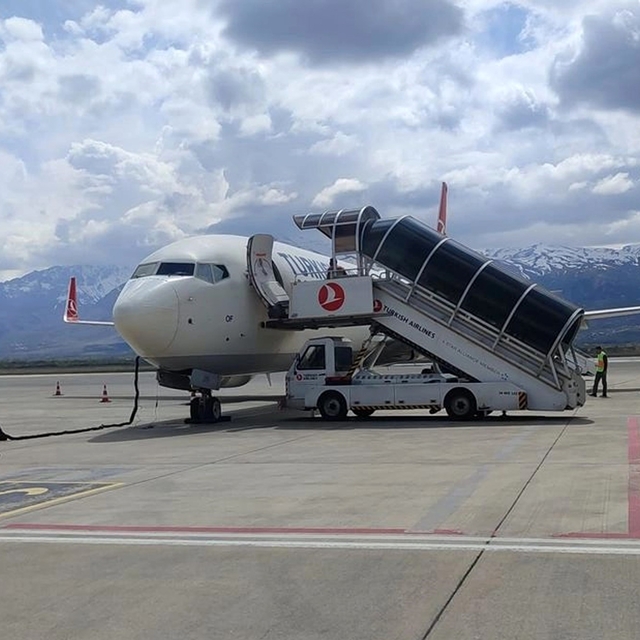 Ekim ayında Erzincan Yıldırım Akbulut Havalimanı'nda 40 bin 619 yolcuya hiz...