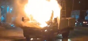 Park halindeki kamyonet alevlere teslim oldu