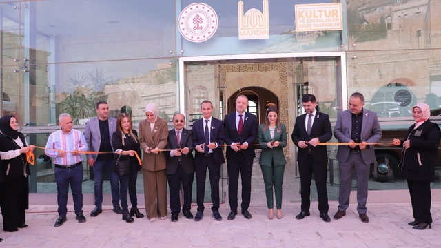 Mardin'de "Pembe Fırça" resim sergisi açıldı