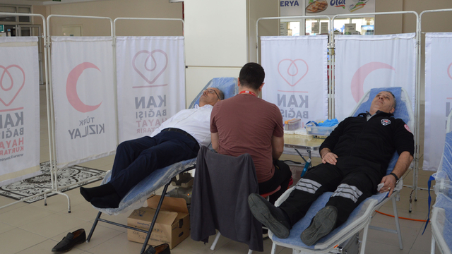 Havza'da sağlık çalışanlarından kan bağışı