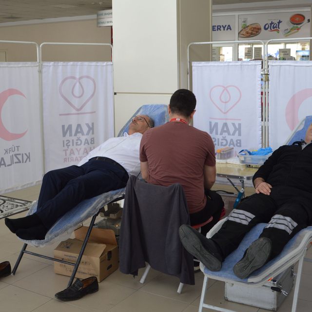 Havza'da sağlık çalışanlarından kan bağışı
