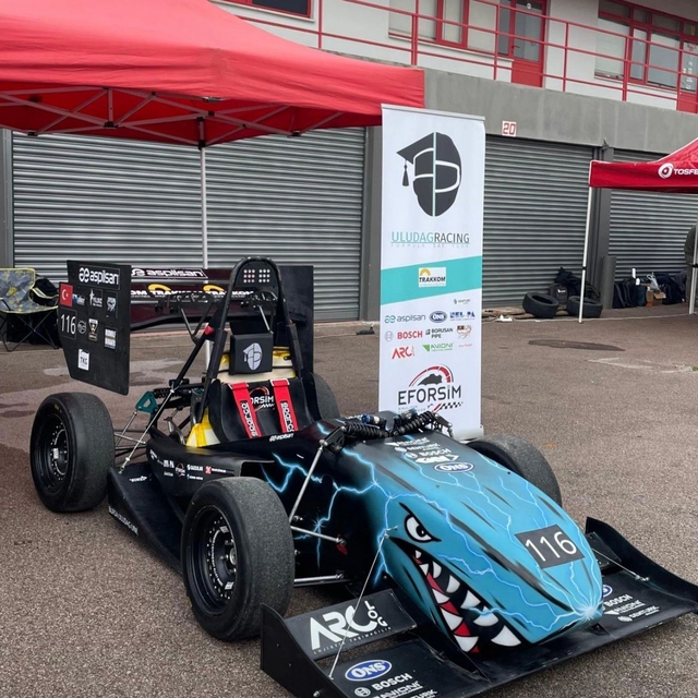 Uludağ Üniversitesi, ilk elektrikli formula aracını OTTOSEM Zirvesi'nde tan...