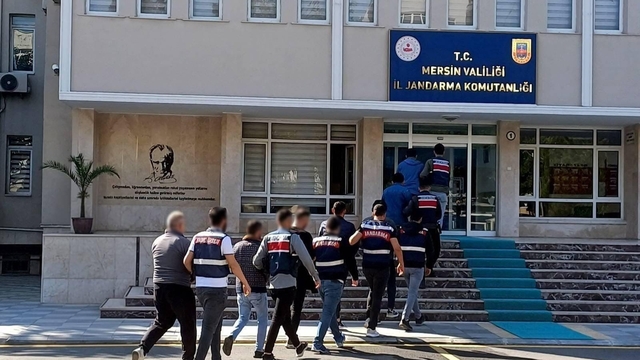 Mersin'de aranan 26 şahıs jandarma ekiplerince yakalandı