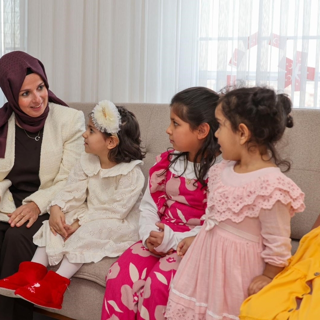 Zeynep Sözer, Çocuk Evini ziyaret etti