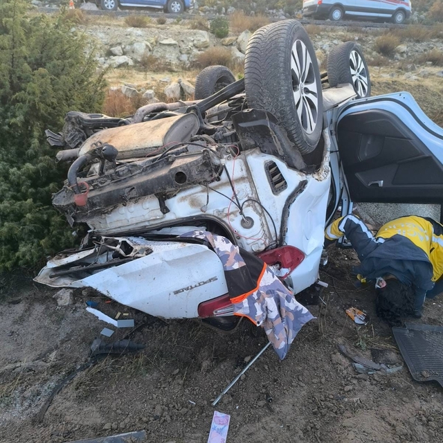 Takla atan otomobil sürücüsü hayatını kaybetti