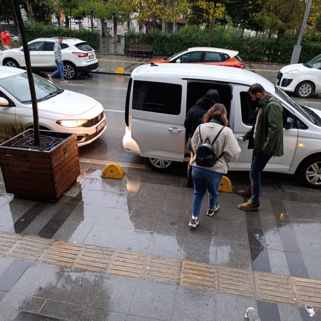 Fuhuş operasyonunda 5 kadın ve iş yeri sahibi yakalandı