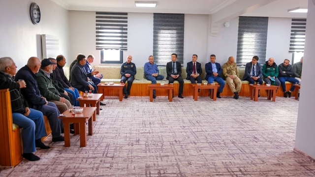 Vali Eldivan Sancaktepe'de vatandaşların taleplerini dinledi