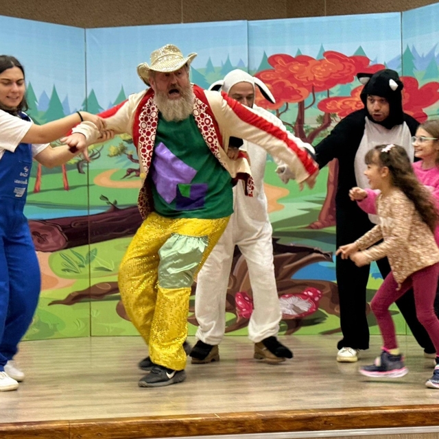 Gölcüklü öğrenciler ara tatilde tiyatro ile buluştu