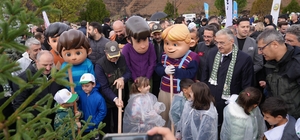Gürsu tek yürek oldu, binlerce fidanla doldu
Gürsu'da Temmuz ayında çıkan y...