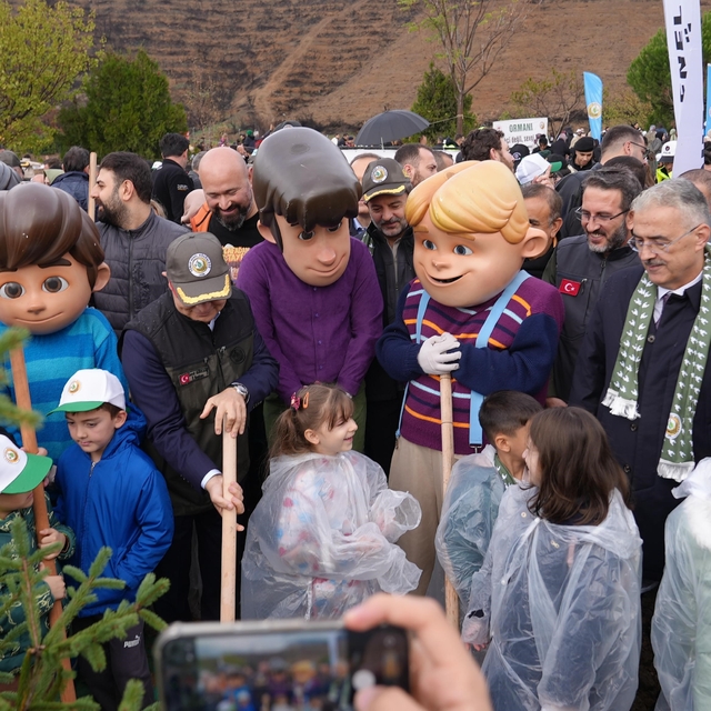 Gürsu tek yürek oldu, binlerce fidanla doldu
Gürsu'da Temmuz ayında çıkan y...