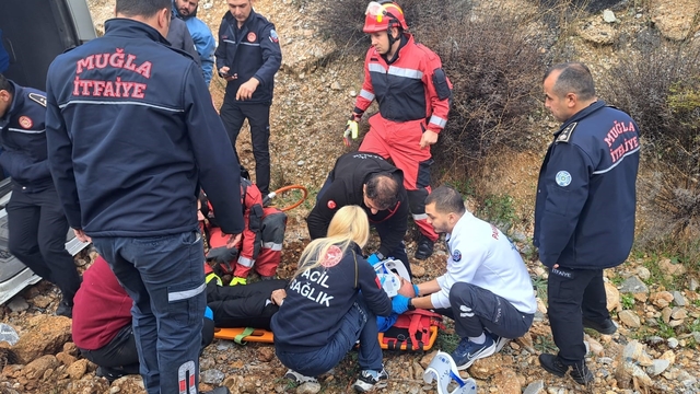 Muğla'da yolcu minibüsü devrildi: 13 yaralı