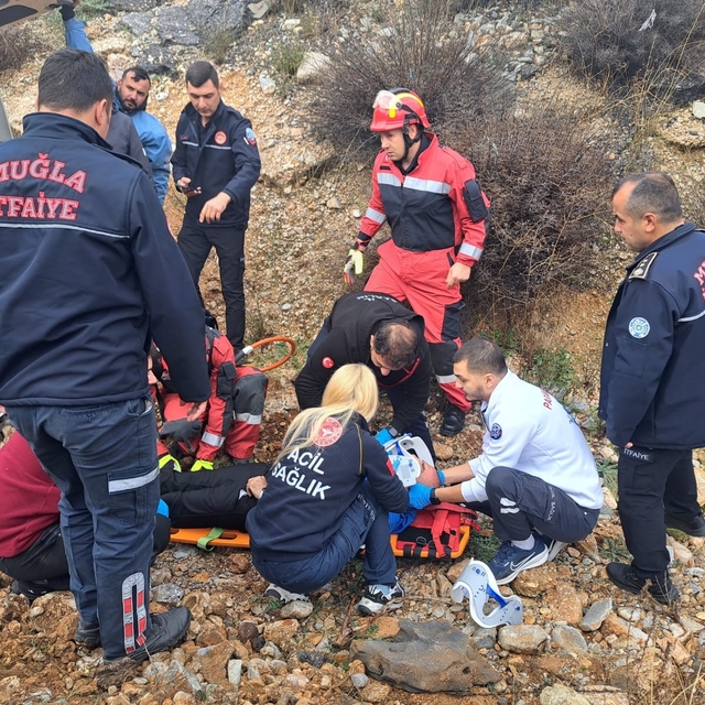 Muğla'da yolcu minibüsü devrildi: 13 yaralı
