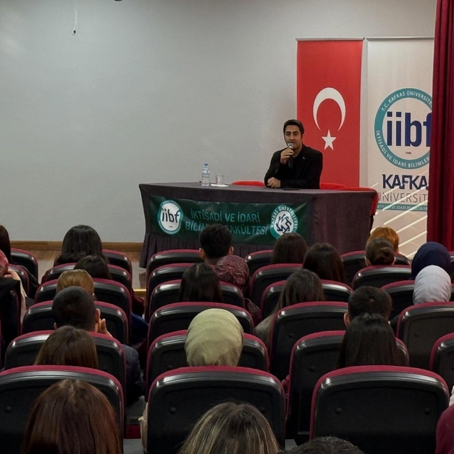 Sarıkamış Kaymakamı Aslantatar, öğrencilerle buluştu