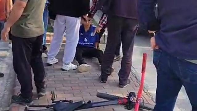 Yaya geçidinden bisikletiyle geçerken otomobilin çarptığı çocuk yaralandı