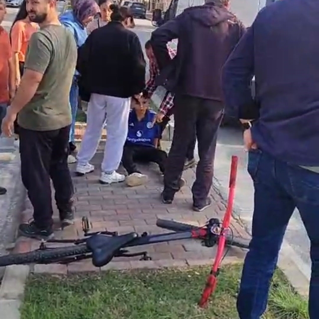 Yaya geçidinden bisikletiyle geçerken otomobilin çarptığı çocuk yaralandı