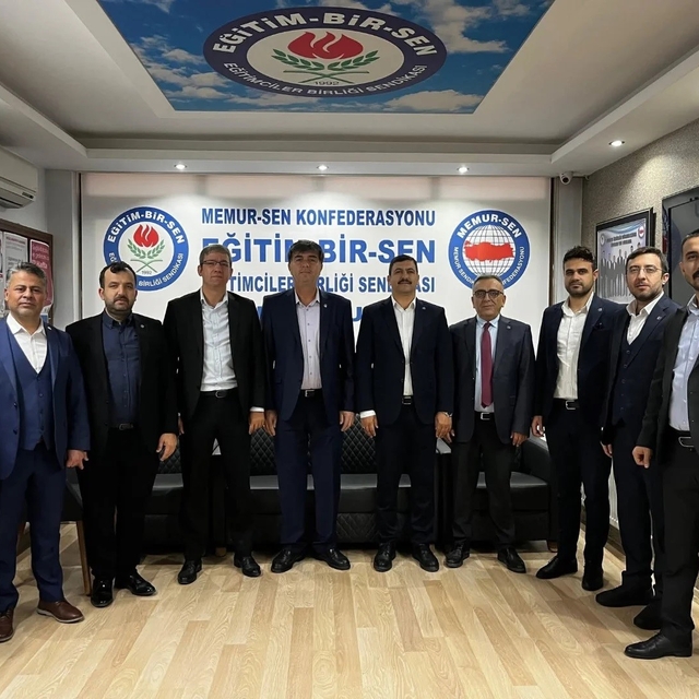 Eğitim-Bir-Sen Yunusemre'de bayrak değişimi