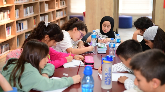 Osmangazi'de çocuklar hayallerini kağıda döküyor