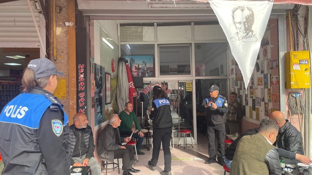 Tekkeköy'de polis, esnaf ve vatandaşlara bilgilendirme yaptı