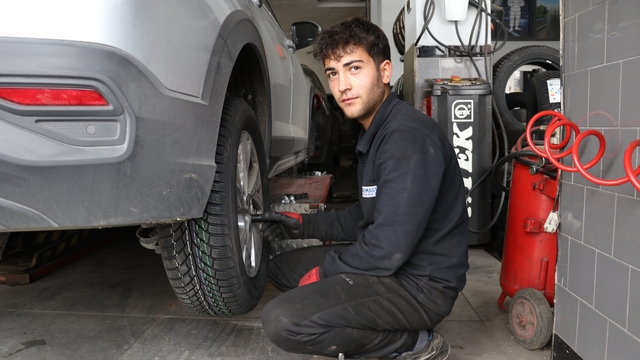 Araç sahiplerine uyarı geldi: "Yazlık lastikler, 7 derecenin altında tehlike oluşturuyor"