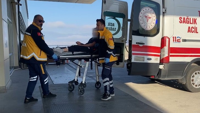 Burdur'da sokak köpekleri küçük kıza dehşeti yaşattı
Baba Mehmet K.:
"Kızımın bacağında ve kalçasında ısırıklar var"