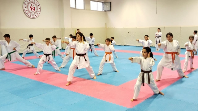 Karate Kış Okulu 3. Grup çalışmaları sürüyor