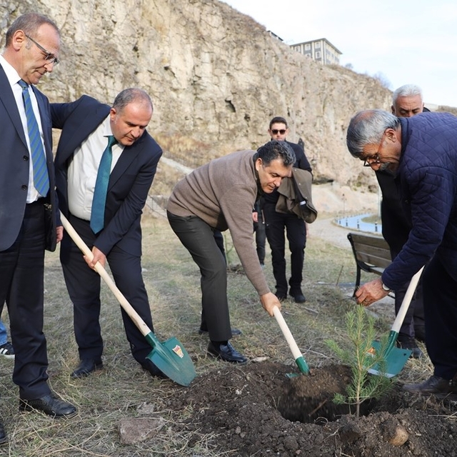 Ardahan'da ağaç dikme etkinliği düzenlendi