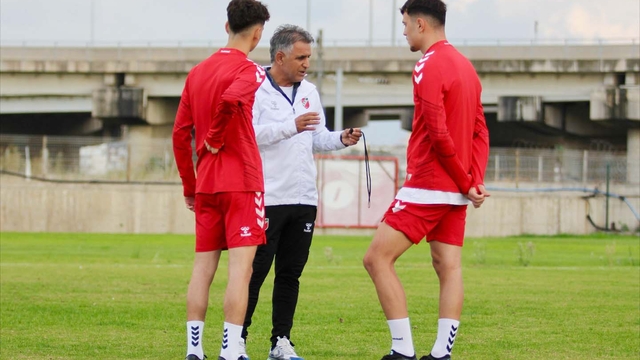 Karşıyaka Teknik Direktörü Basatemür: "Sahada 11, tribünde binler olacağız"