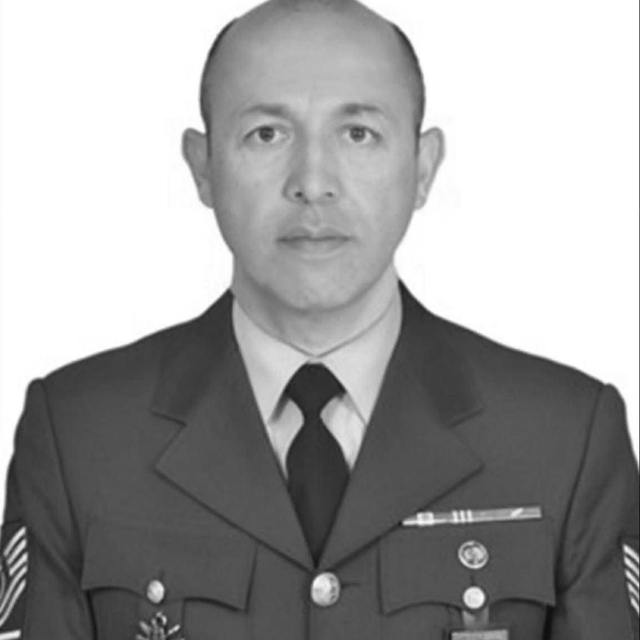 Şehit astsubayın İzmir'deki babaevinde yas