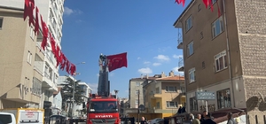 Niğdeli şehidin babaevine Türk bayrakları asıldı