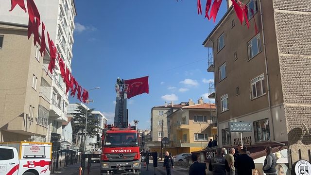 Niğdeli şehidin babaevine Türk bayrakları asıldı