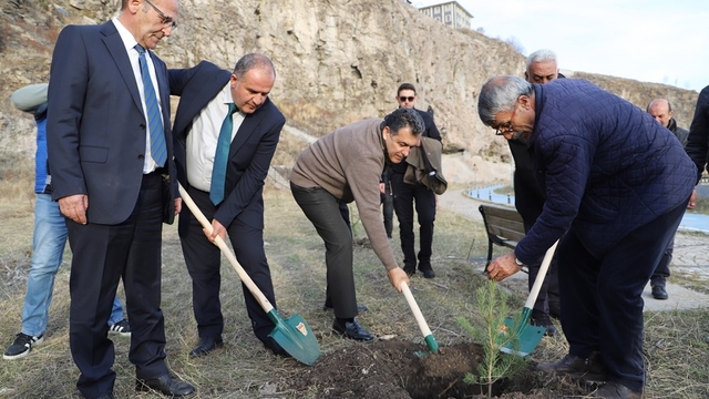 Ardahan'da ağaç dikme etkinliği düzenlendi