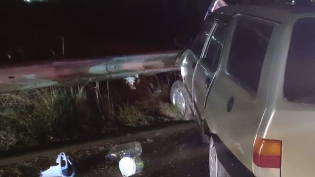 Kontrolden çıkan otomobil refüje çarptı, 1 kişi yaralandı