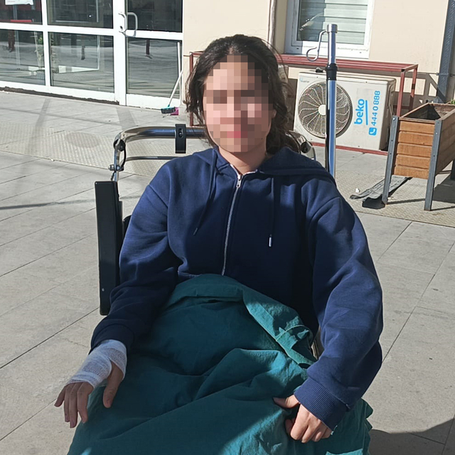 Sokak köpeklerinin saldırdığı çocuk yaralandı