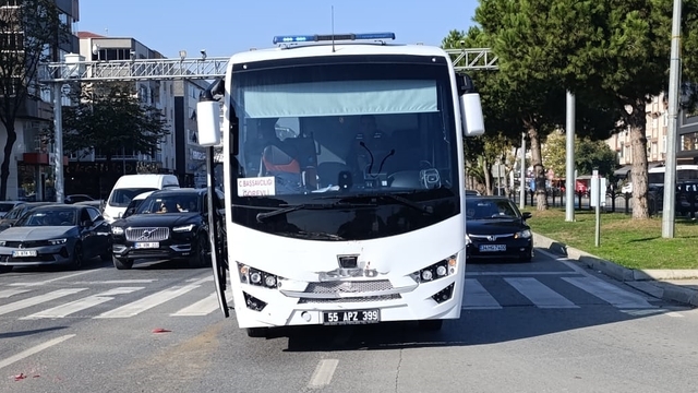 Samsun'da cezaevi aracı ile otomobil çarpıştı, 2 kişi yaralandı