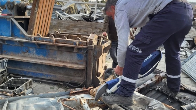 Refahiye'de itfaiye personeline trafik kazalarına müdahale eğitimi