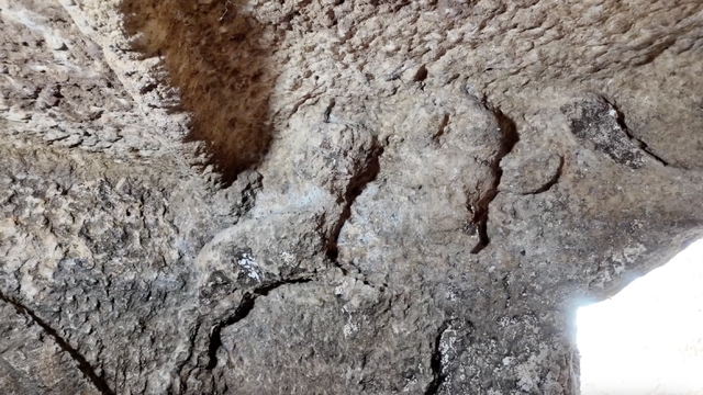 Adıyaman'daki Tharsa Antik Kenti'nde 1800 yıllık oda mezarı bulundu