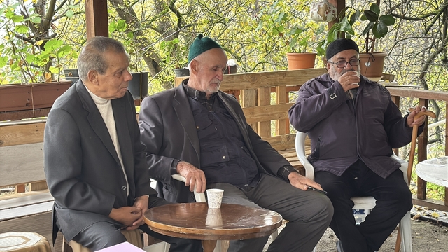 Şehit Kıdemli Başçavuş Özcan'ın babası: "Oğlum mesleğini çok severdi"
Şehit Özcan'ın baba evinde taziye çadırı kuruldu
Şehit Babası Mehmet Özcan: "Oğlum göreve gittiğini hiç söylemezdi"