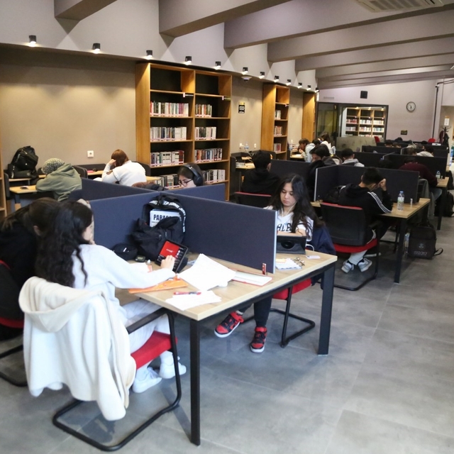 Ara tatilde Melikgazi'nin Akıl Küpü Kütüphaneleri dolup taşıyor