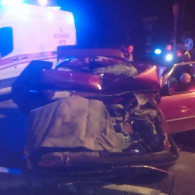 Tavşanlı'da otomobil ile kamyon çarpıştı: 1 yaralı